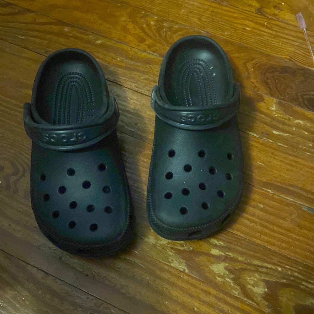 Black Crocs